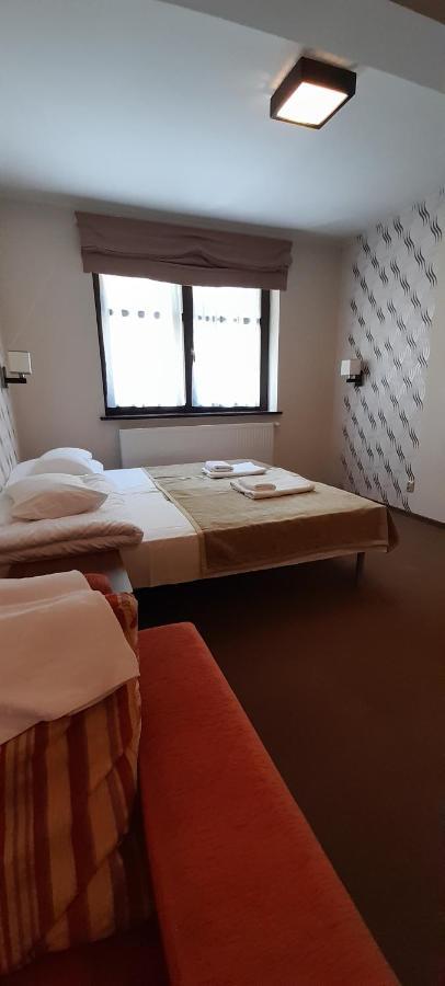 Hôtel Willa Strzelnica à Kościerzyna Extérieur photo
