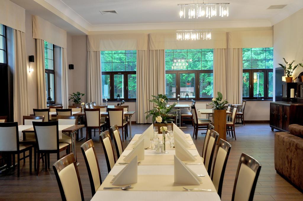 Hôtel Willa Strzelnica à Kościerzyna Extérieur photo