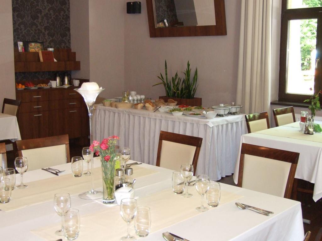 Hôtel Willa Strzelnica à Kościerzyna Extérieur photo