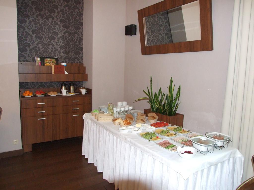 Hôtel Willa Strzelnica à Kościerzyna Extérieur photo