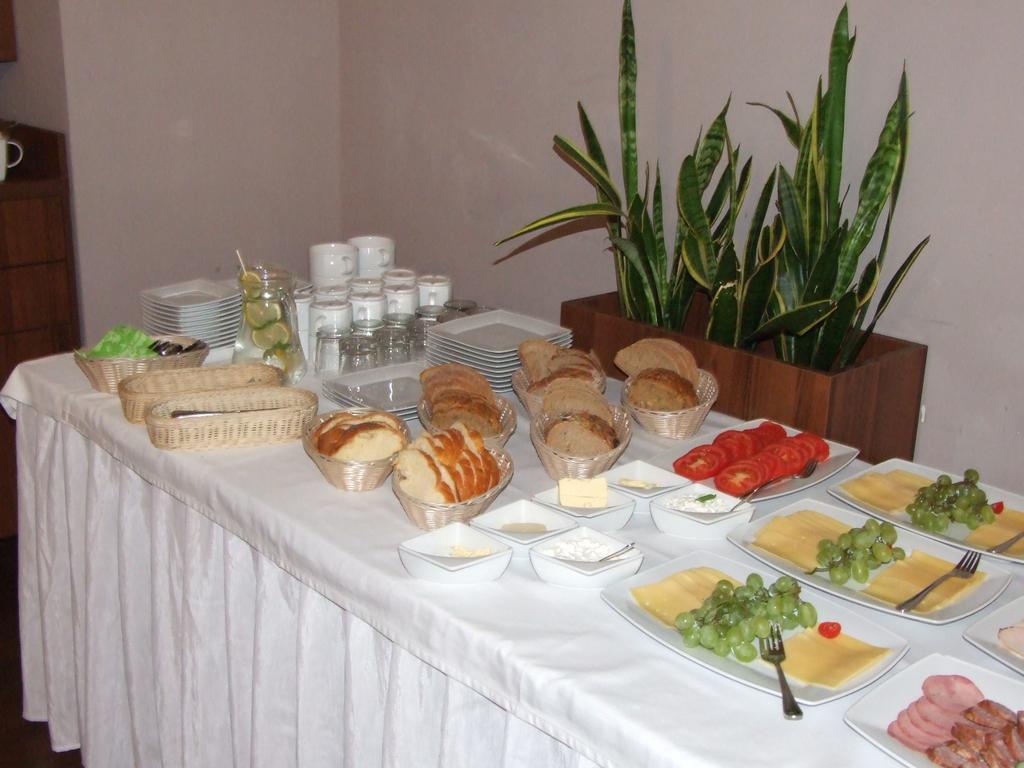 Hôtel Willa Strzelnica à Kościerzyna Extérieur photo