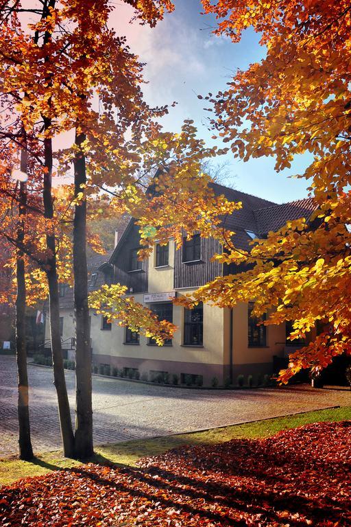 Hôtel Willa Strzelnica à Kościerzyna Extérieur photo