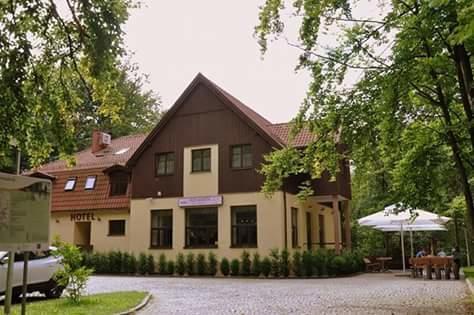 Hôtel Willa Strzelnica à Kościerzyna Extérieur photo