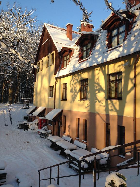 Hôtel Willa Strzelnica à Kościerzyna Extérieur photo